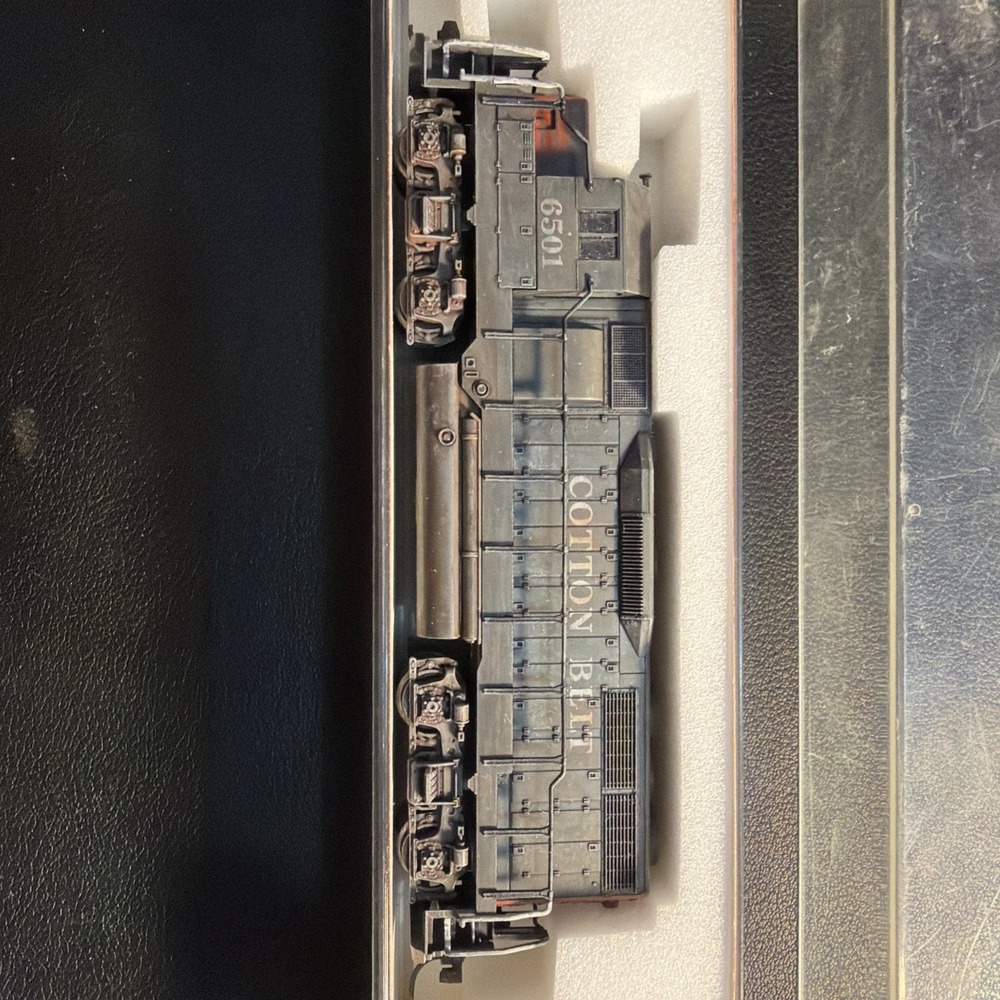 Atlas Model Railroad Co EMD GP35 Diesel Locomotive Cotton Belt